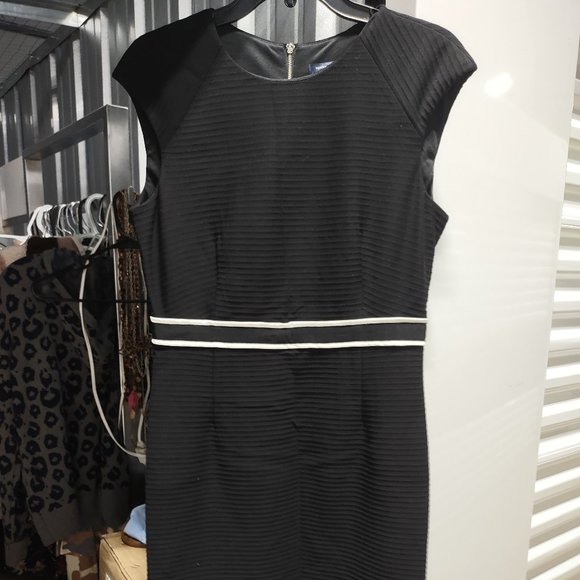 Black sleeveless sheath dress with back zipper from Tommy Hillfiger size 10 EUC - Picture 1 of 4